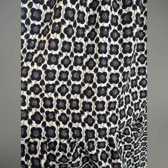 Elegant Black and Cream Patterned Dress 👗 - Picture 8 of 9